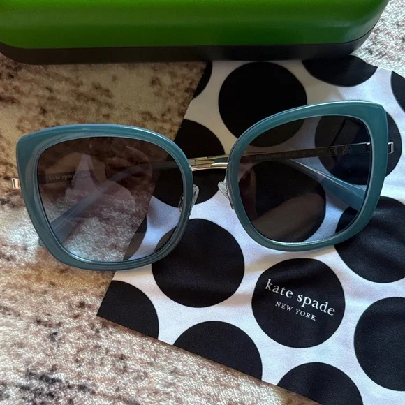 Kate Spade Magnolia Sunglasses in Smoky Blue, w/Case - Picture 5 of 9